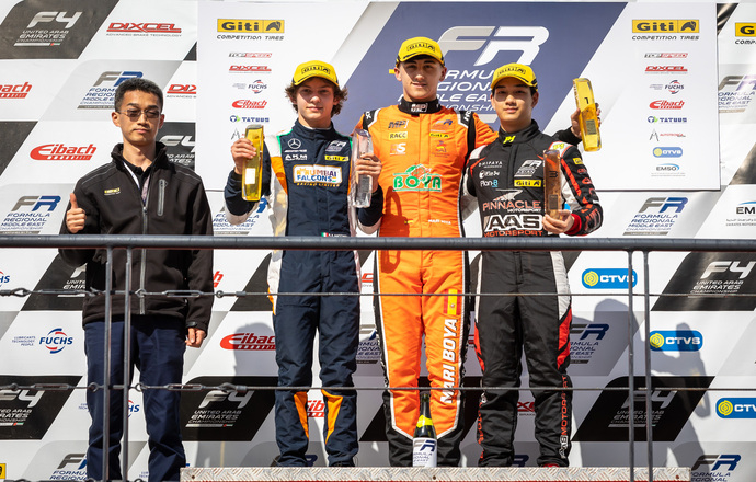 เติ้น ทัศนพล อินทรภูวศักดิ์ นักแข่งไทยขึ้นโพเดี้ยมคว้าถ้วยอันดับที่ 3 รายการ 2023 Formula Regional Middle East Championship