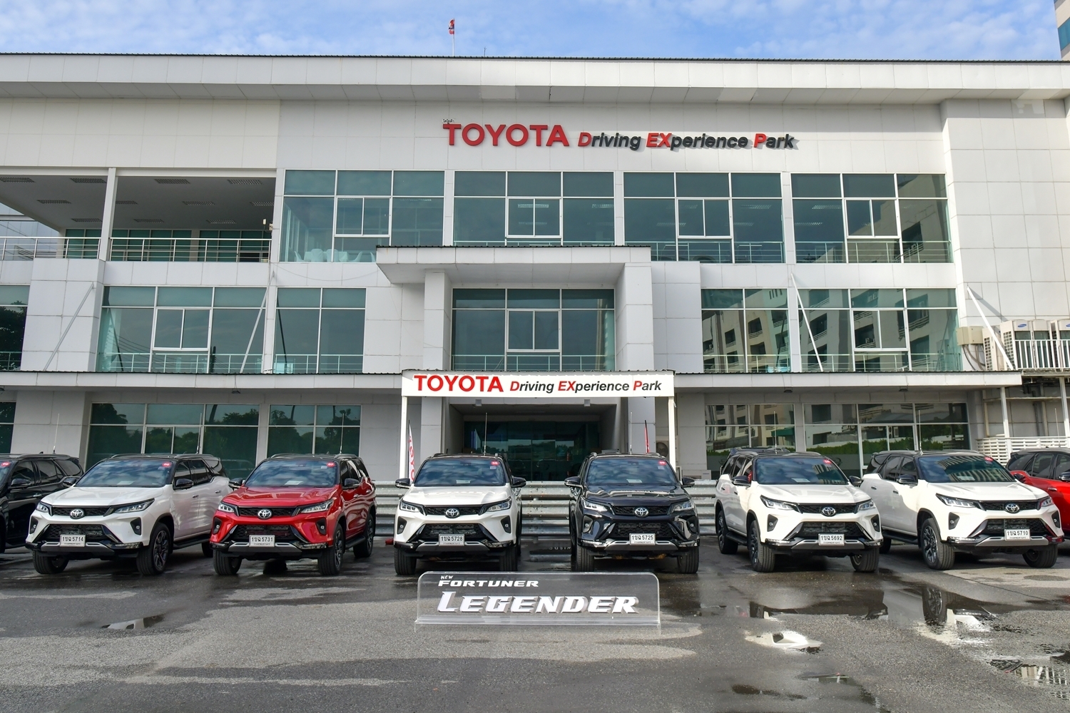 โตโยต้า Toyota Fortuner Legender