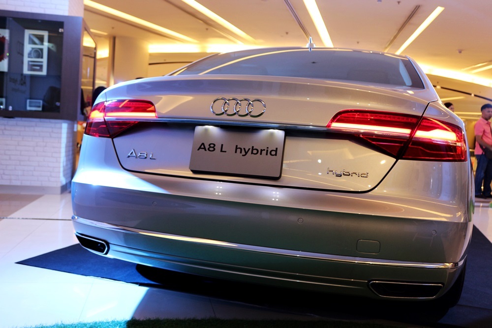 รถยนต์ Audi A8L Hybrid
