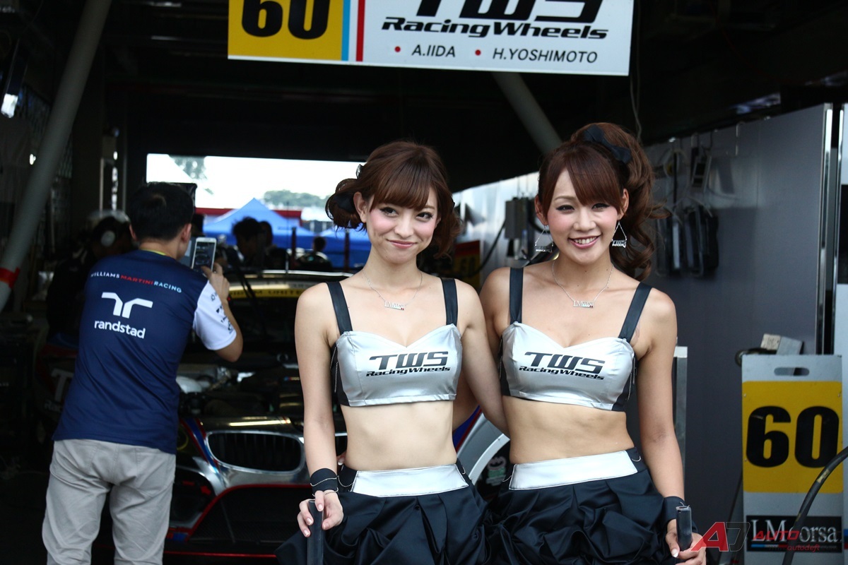 Race Queen Super GT R7