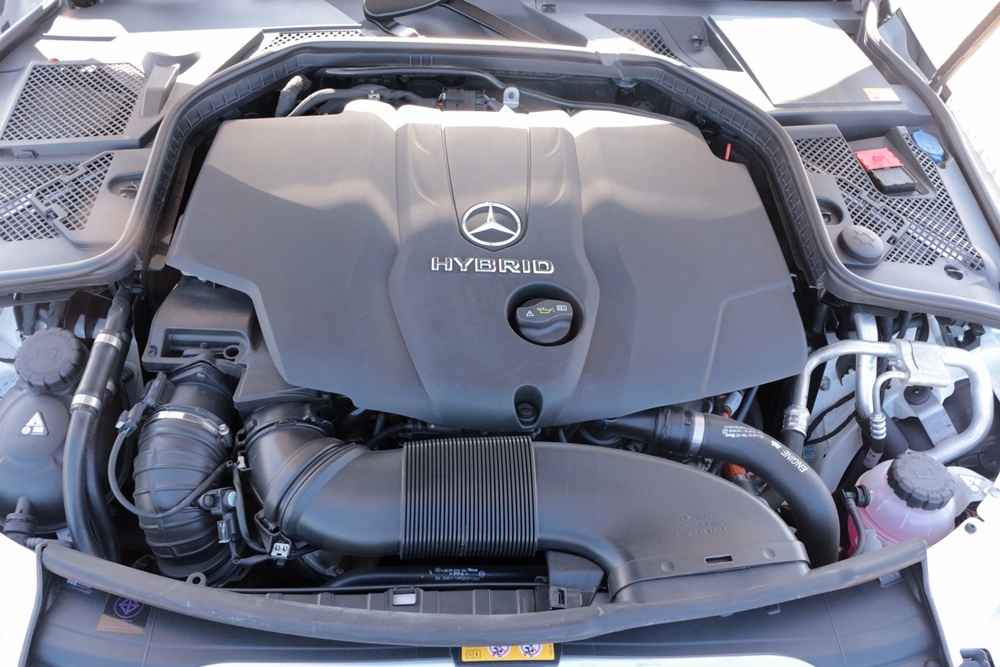 ทดสอบรถยนต์   Mercedes Benz C300 Bluetec Hybrid Estate AMG Dynamic