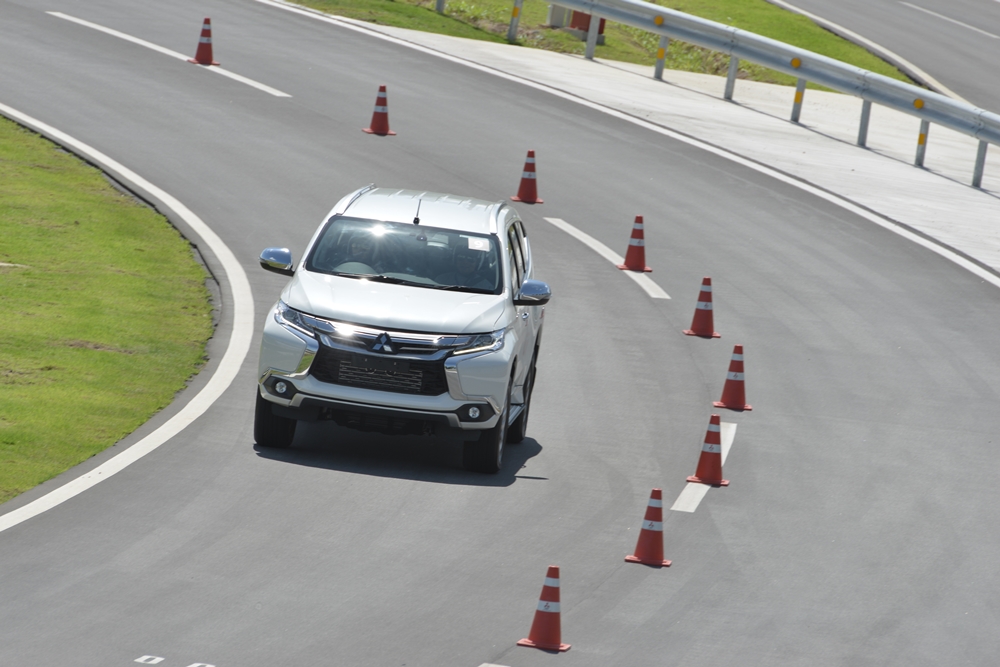 ทดสอบรถอเนกประสงค์   Mitsubishi  Pajero Sport 2016 