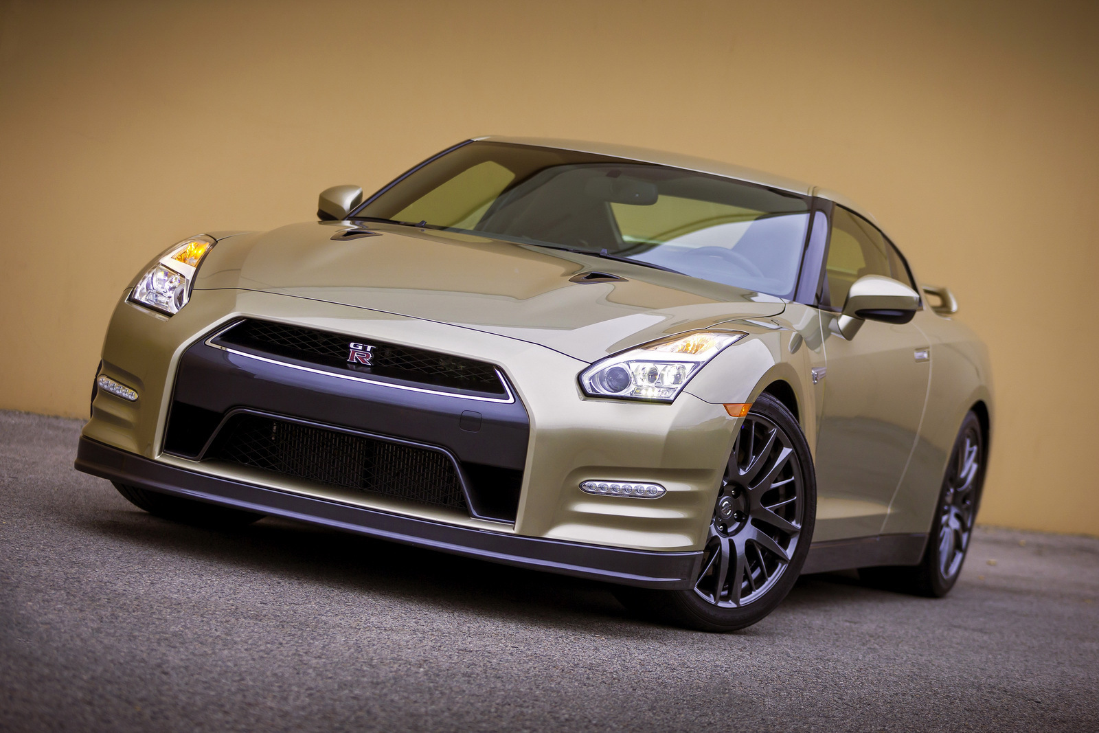 2016 Nissan  GT-R 45 Anniversary Gold Edition