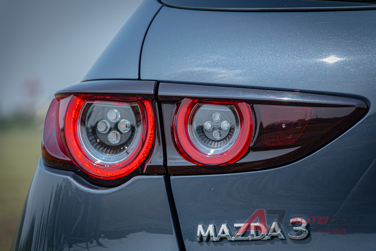 Mazda 3 Fastback 2.0 SP Sports