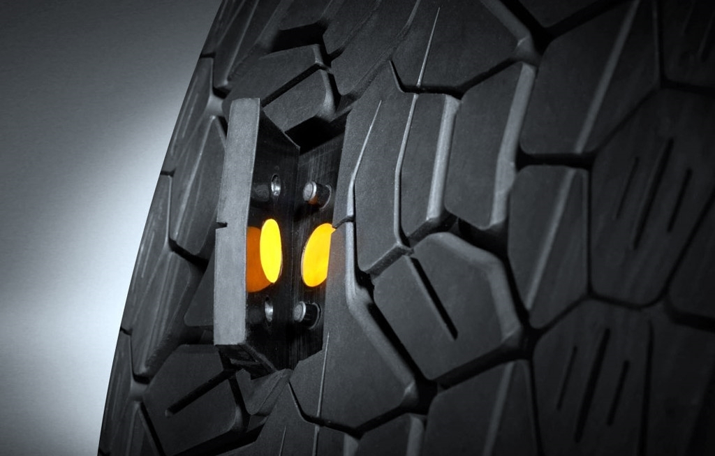 Pirelli Cyber Tire Concept
