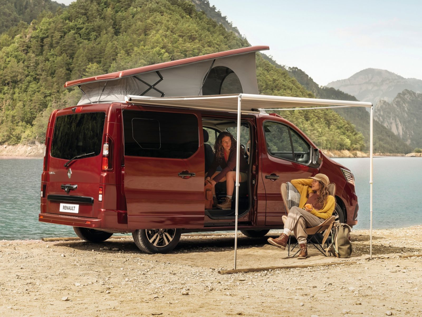 Renault Trafic SpaceNomad and Hippie Caviar Hotel concept
