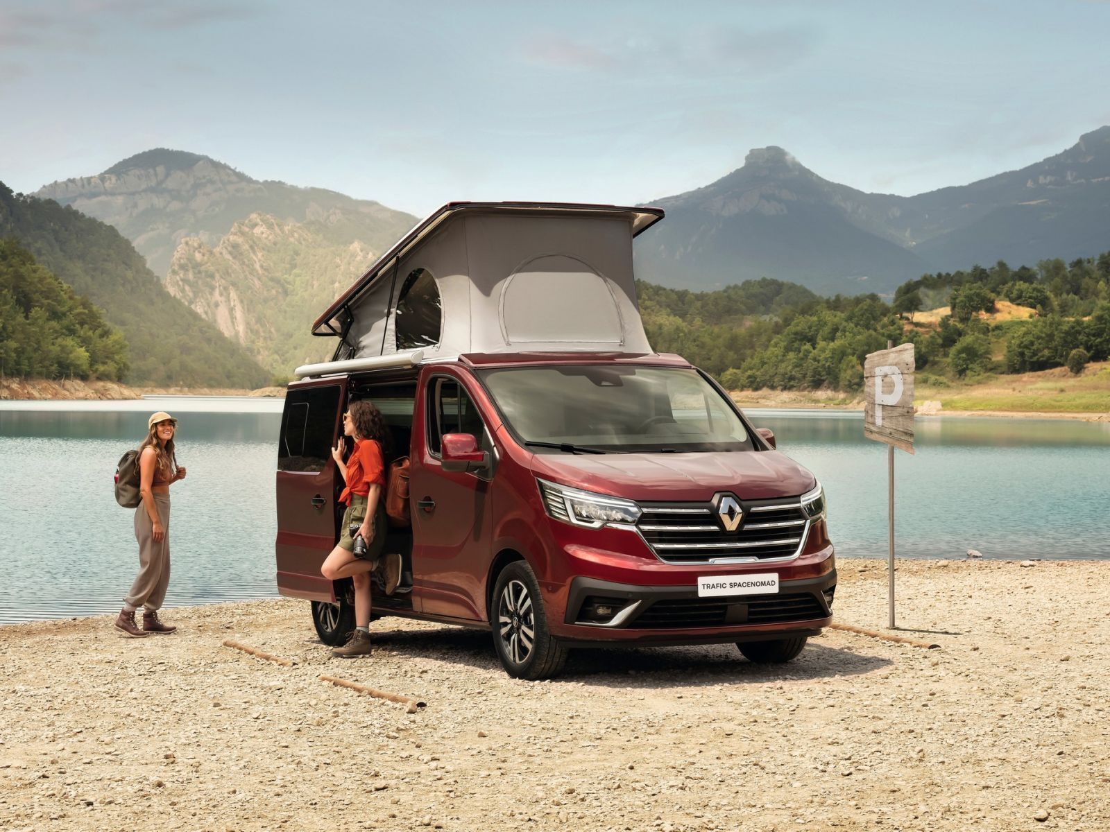 Renault Trafic SpaceNomad and Hippie Caviar Hotel concept