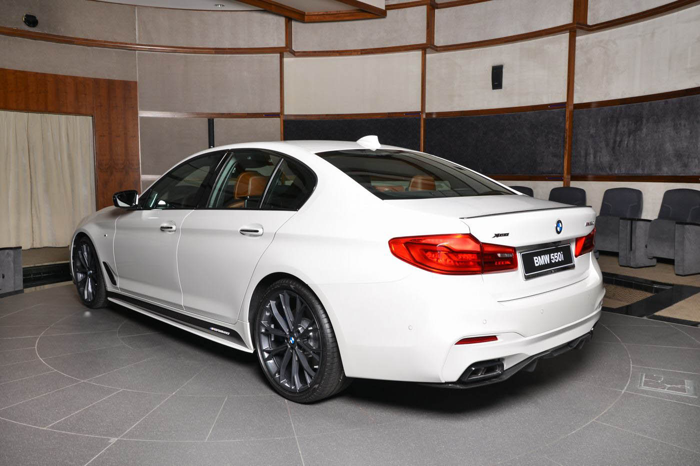 BMW M550i by Abu Dhabi Motors