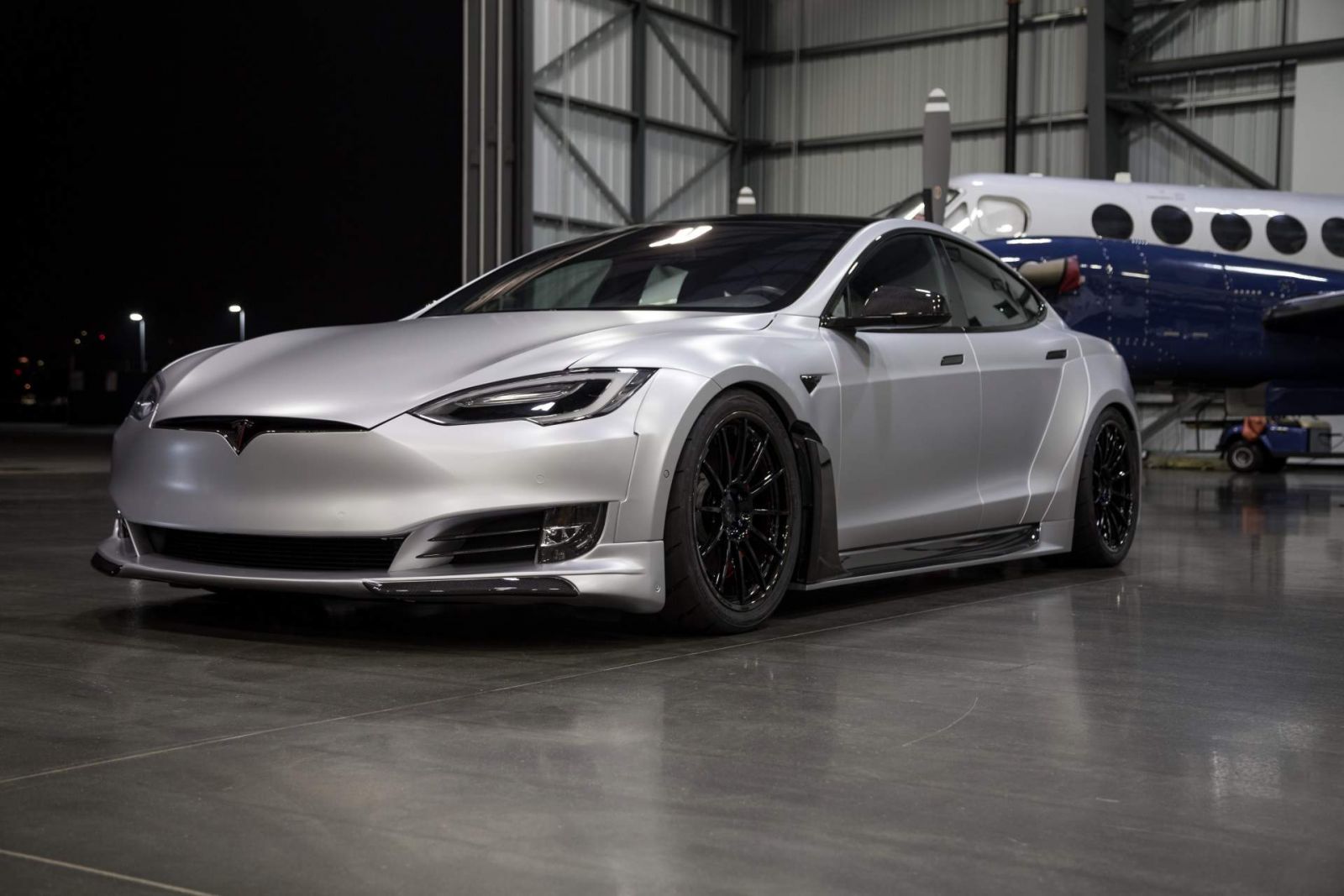 Tesla Model S โดย Unplugged Performance