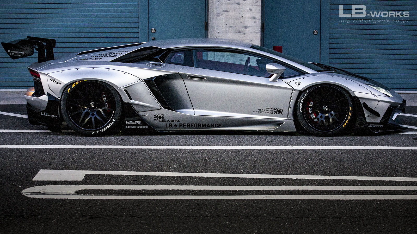 Lamborghini Aventador by Liberty Walk